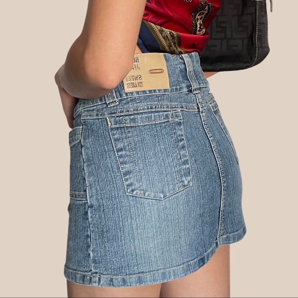 πWardrobe staple mini denim skirtπ - Picture 3 of 4